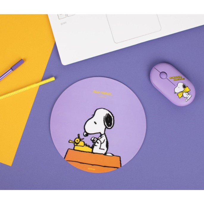 Tấm lót chuột hình chó Snoopy hai màu xinh xắn