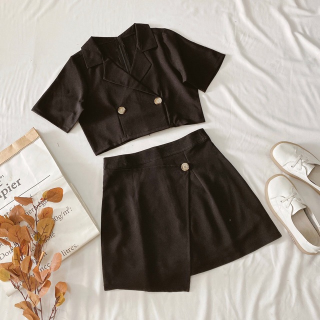 SET SOMI CROPTOP NÚT KÈM QUẦN VÁY ĐEN