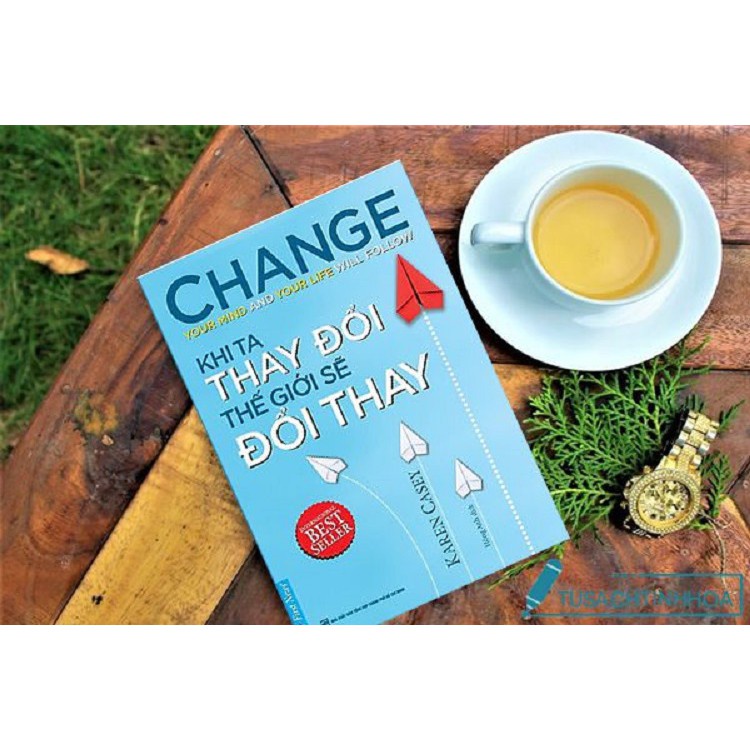 Sách - Combo Thay Câu Hỏi Đổi Cuộc Đời (54594) + Khi Ta Thay Đổi Thế Giới Sẽ Đổi Thay (47893) - First News Tặng Kèm Book
