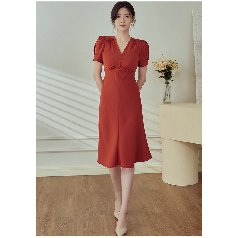 Đầm đuôi cá cổ tim tay phồng ngắn màu caramel trơn