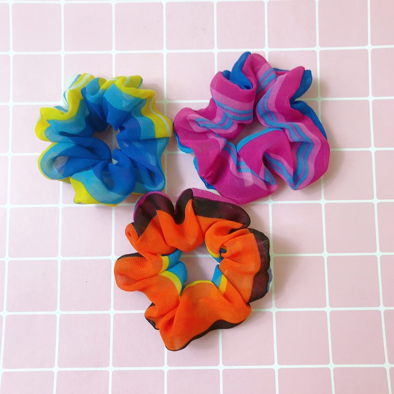 Scrunchies vải sọc cầu vồng