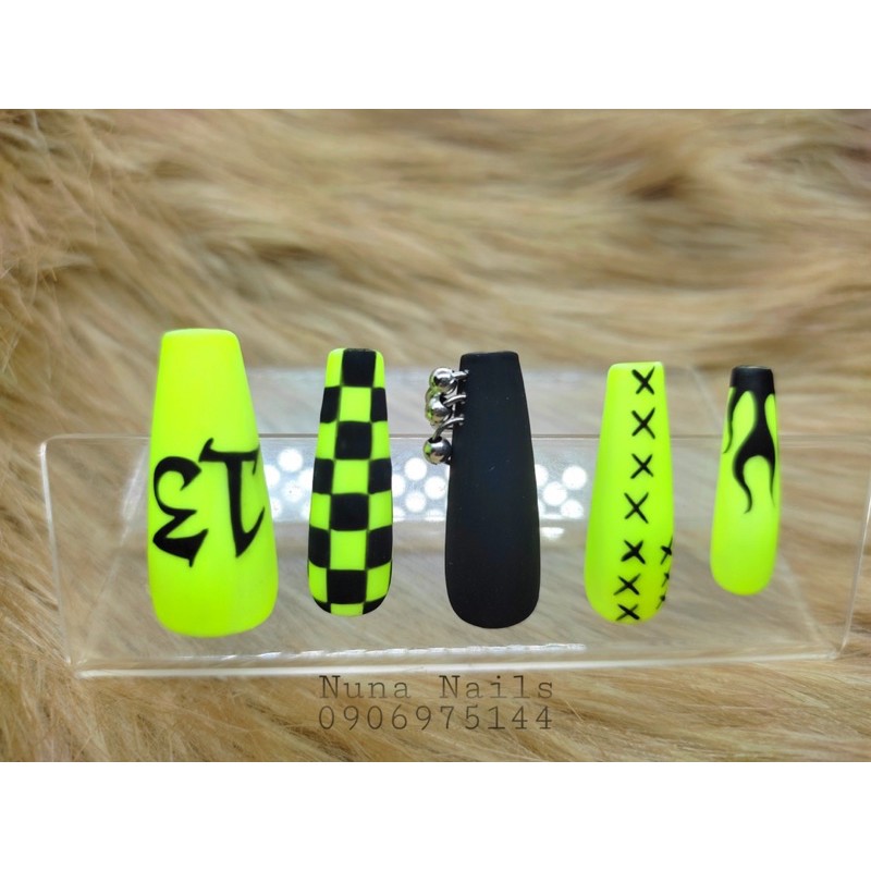 nailbox design móng úp  thiết  kế caro ngọn lửa  inbox chọn size &amp; shape có thể đổi màu đầy đủ phụ kiện CÓ NOW SHIP