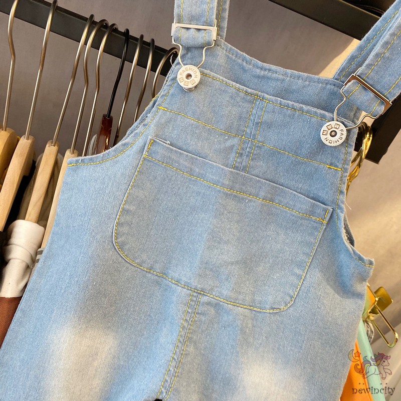 Quần yếm jeans phong cách Hàn Quốc dễ thương cho bé