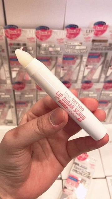 BÚT TẨY DA CHẾT MÔI đình đám LIP SUGAR SCRUB MOIST by 1 Day Tatoo | BigBuy360 - bigbuy360.vn