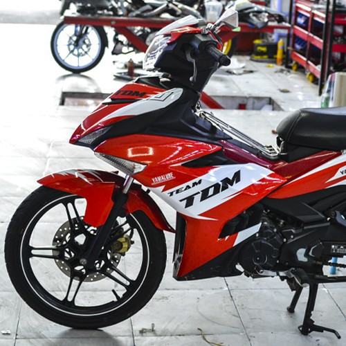 Tem trùm exciter 150 đỏ trắng mẫu mới, độ team trùm decal xe máy ex dán đời 2015-2020