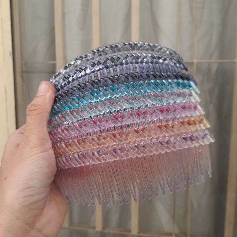 Lược cài xoắn màu trong nhựa cứng  (được chọn màu)