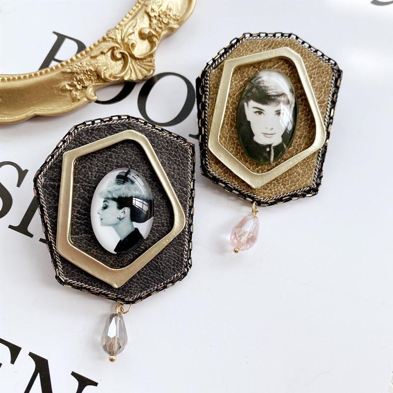 Ghim Cài Áo Hình Chuỗi Xích Đính Đá Sang Trọng