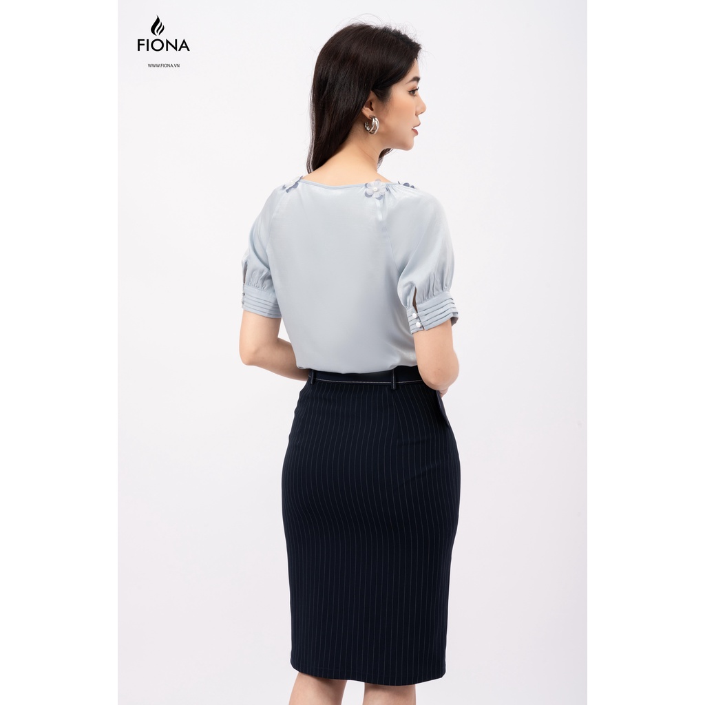 Áo sơ mi nữ dáng suông, chất lụa tằm cổ tròn đính hoa, xếp li cửa tay FIONA F551150