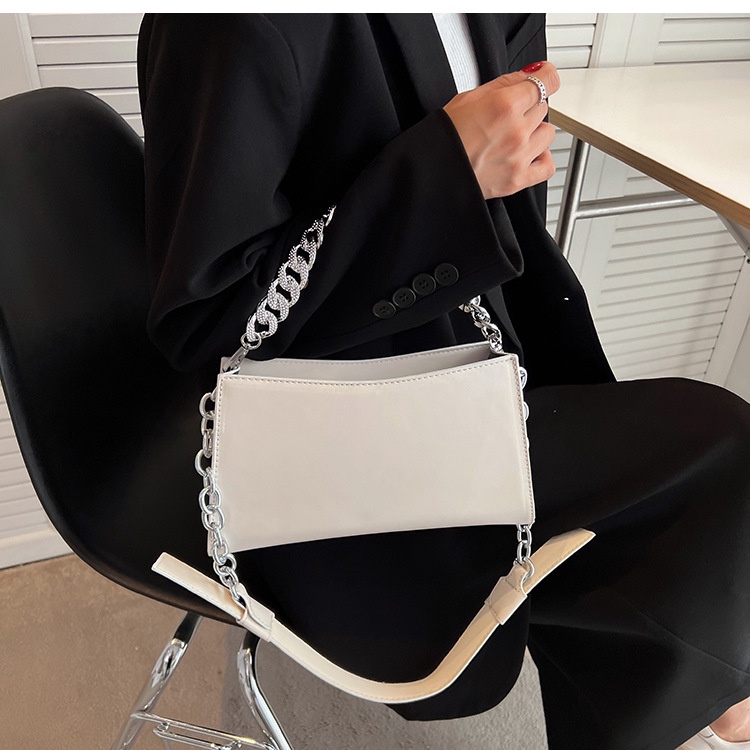 Túi đeo vai IELGY dễ phối đồ thời trang cho nữ