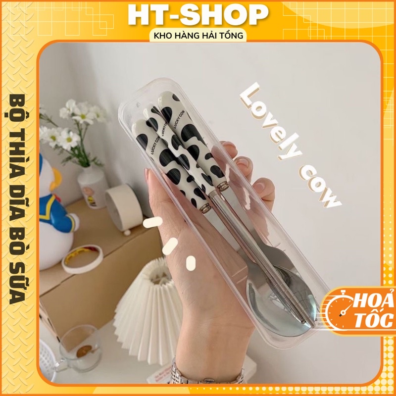 Bộ Đũa Thìa Dĩa Inox Cán Sứ Cách Nhiệt Họa Tiết Bò Sữa Có Hộp Đựng Siêu Đáng Yêu