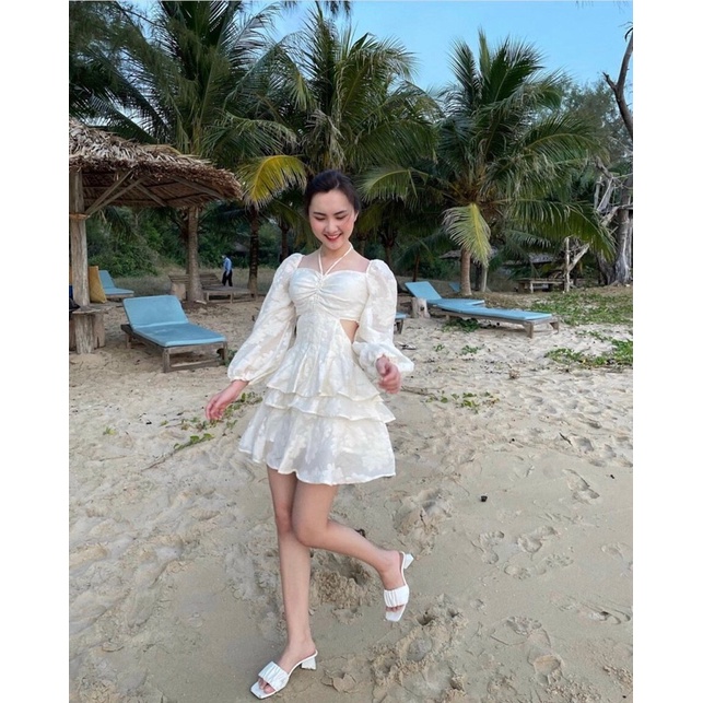 ĐẦM XOÈ TẦNG CUT OUT LƯNG EO CỘT NƠ CỔ RÚT DÂY NGỰC GẤM HOA NỔI KÈM ẢNH THẬT