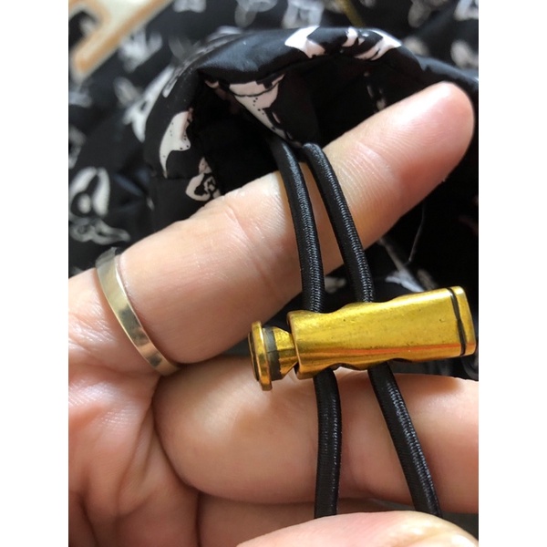 Áo khoác phao nam họa tiết chữ và sticker thương hiệu Louis Vuitton LV cao cấp