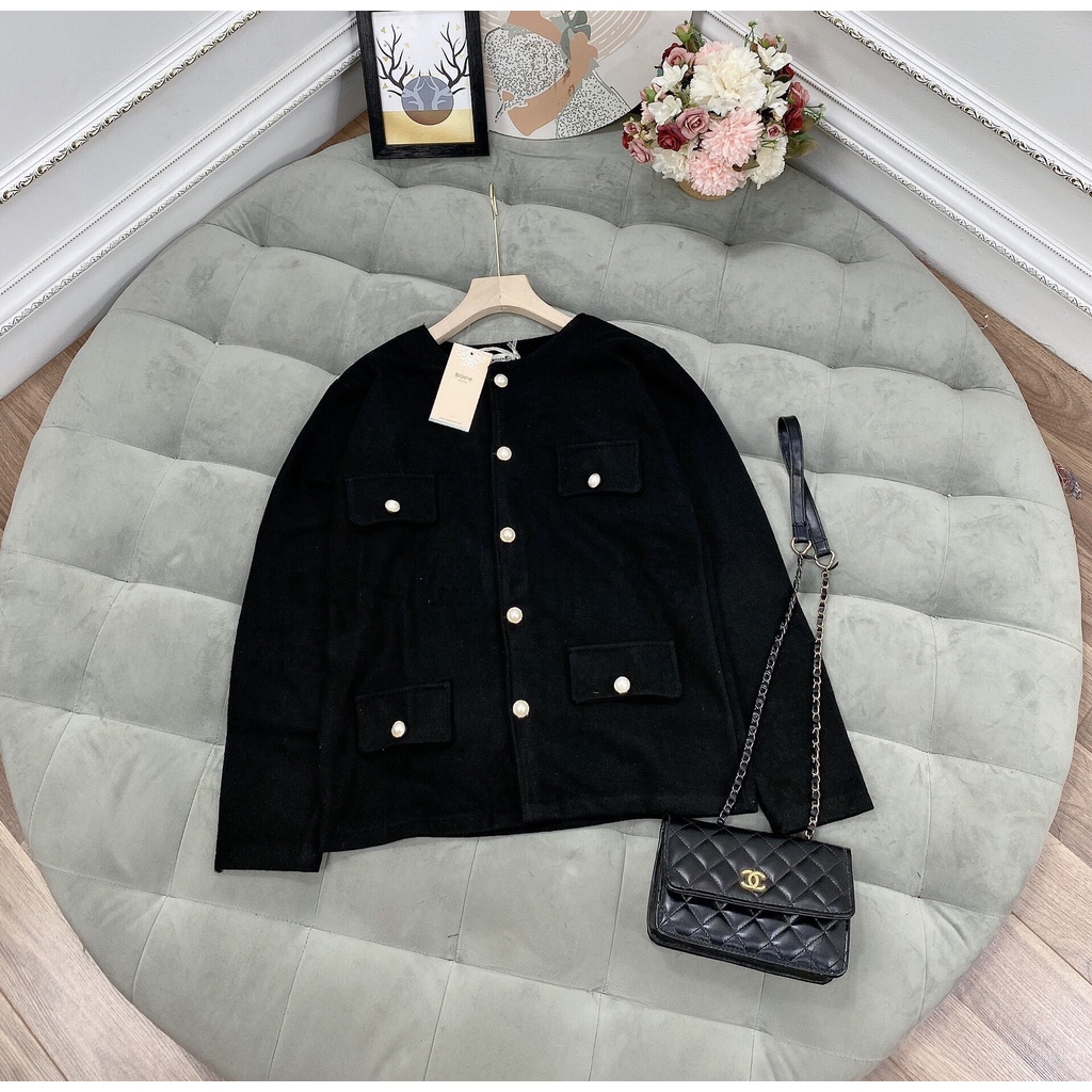 Áo dạ nữ tiêu túi cúc ngọc 2 màu sang chảnh. Chất liệu dạ dày dặn, mềm mịn, dáng đứng hàng QC L1. | BigBuy360 - bigbuy360.vn