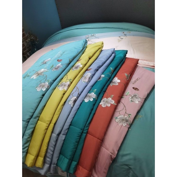 Chăn hè lụa tơ tằm thêu mềm mát