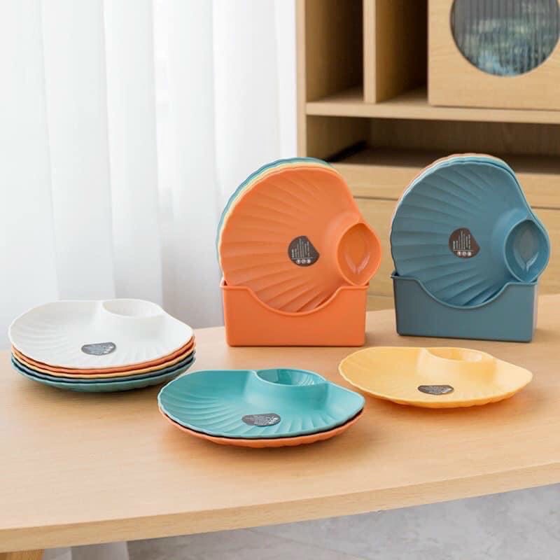 1 CÁI  Đĩa Hình Vỏ Sò Có Ngăn Gia Vị Tiện Lợi - Dĩa Nhựa Vỏ Sò