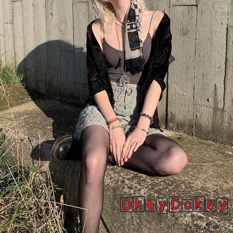 Áo croptop hai dây ôm dáng phong cách thời trang gợi cảm dành cho nữ