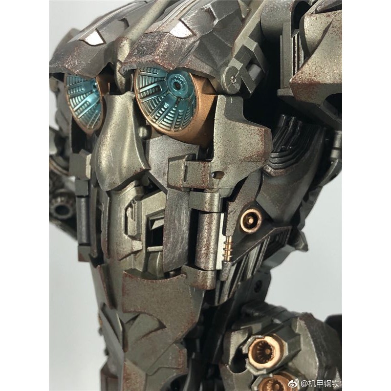 Mô hình Dream Factory Transformers: GOD-11S Megatron Battle Damage Version