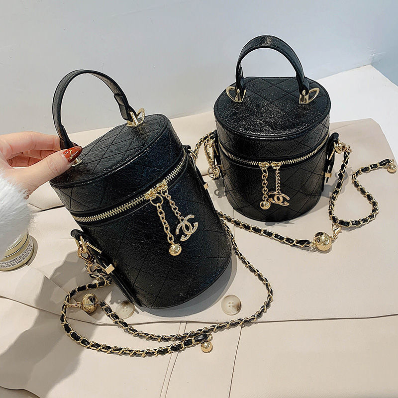 Bag Women's 2021 New Messenger Bag Versatile Leather Bucket Bag Ins Super Hot Fashion Small Chain Bag