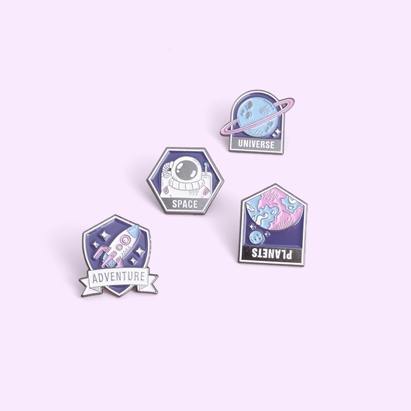 Huy hiệu cài áo hình phi hành gia vũ trụ