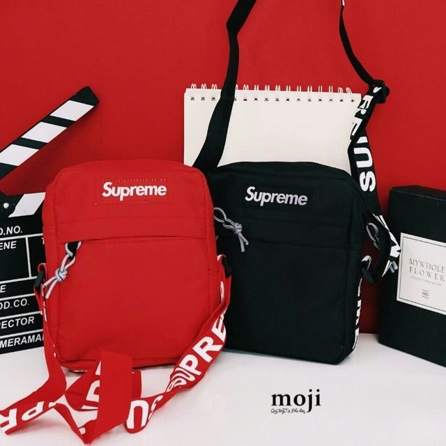 Túi Supreme đen , đỏ, xanh Jamaha. Có tất cả 3 màu. Túi Supreme đeo trước ngực. Nam nữ đều xử dụn đc hết.