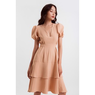 ĐẦM XẾP TẦNG CỔ V PHỐI NƠ LƯNG