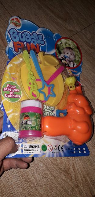 Đồ chơi thổi bông bóng xà bông bằng cơ rất đẹp