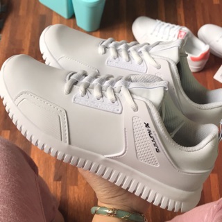 Giày xtep trắng size 36