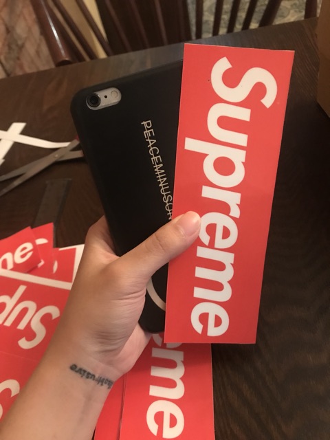 Tem decal supreme size lớn