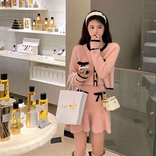 Set áo len dài tay cổ tròn + chân váy dài thời trang nữ | BigBuy360 - bigbuy360.vn