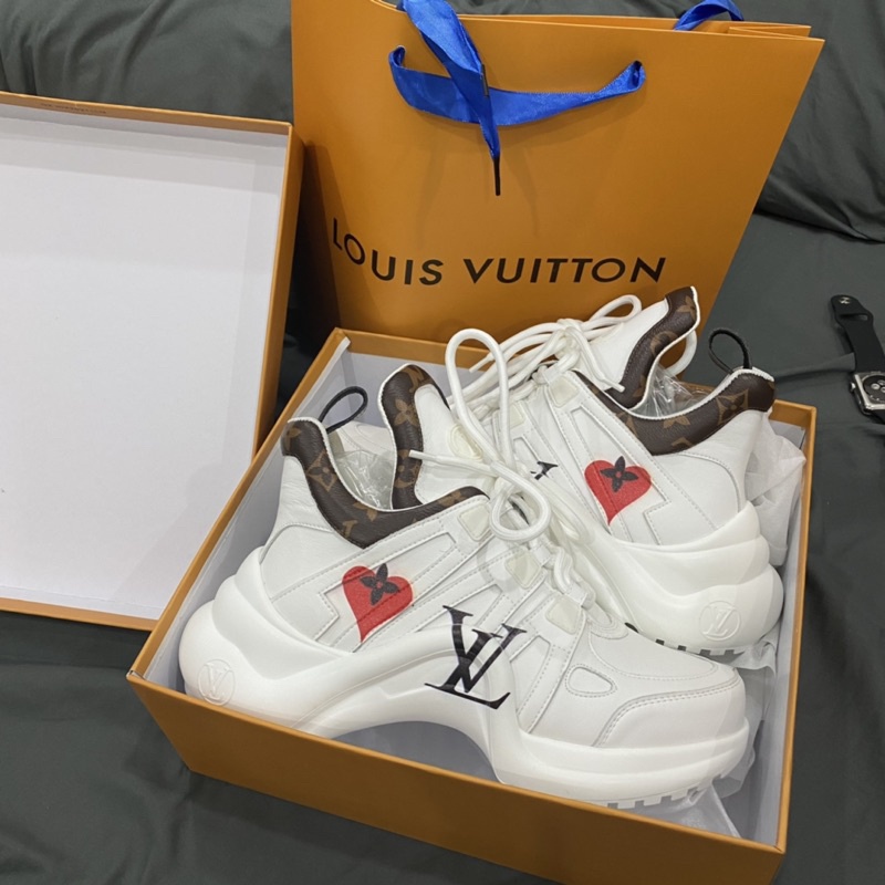 giày LV. trắng nâu chữ hàng 1:1 chất lượng ( full box + freeship ) | BigBuy360 - bigbuy360.vn