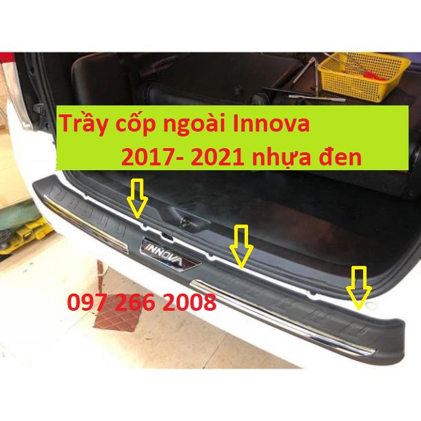 Chồng trầy cốp ngoài nhựa đen xe Innova 2017 2018 2019 2020 2021 - viền inox cực đẹp