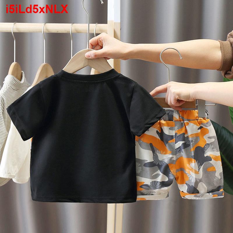 Bộ đồ trẻ em bé trai mùa hè ngụy trang ngắn tay quần áo mới 2021 của hai mảnh Hàn Quốc