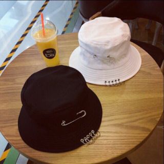 Nón Tai Bèo Mũ Bucket Ghim Băng Kim Tây Cá Tính Mẫu Giống Jimin BTS