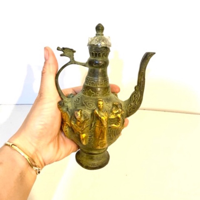 Ấm đồng bát tiên cổ cao 16.5 cm ngang 11.5 cm chất liệu bằng đồng cổ nặng 400g