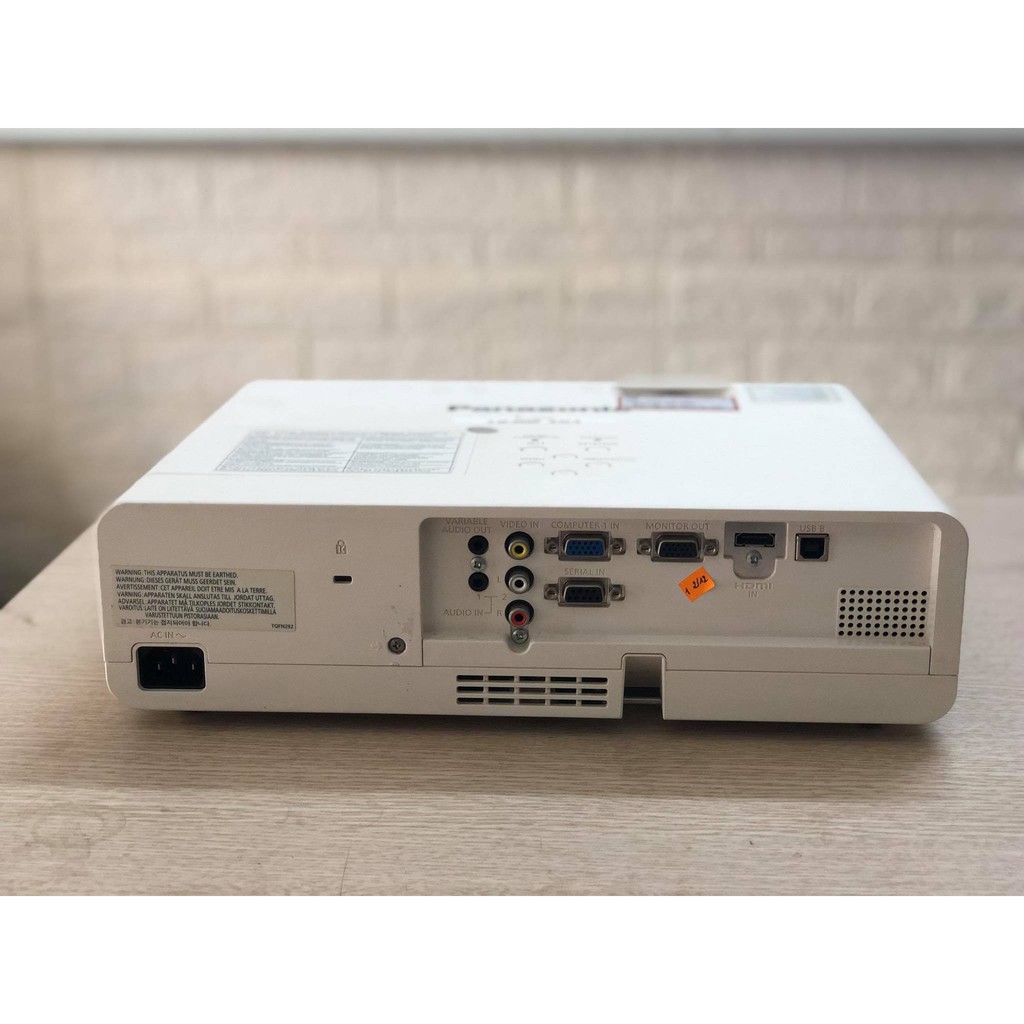 Máy chiếu cũ Panasonic PT-LB300, máy chiếu cũ sáng đẹp, hình ảnh sắc nét, đầy đủ cổng kết nối