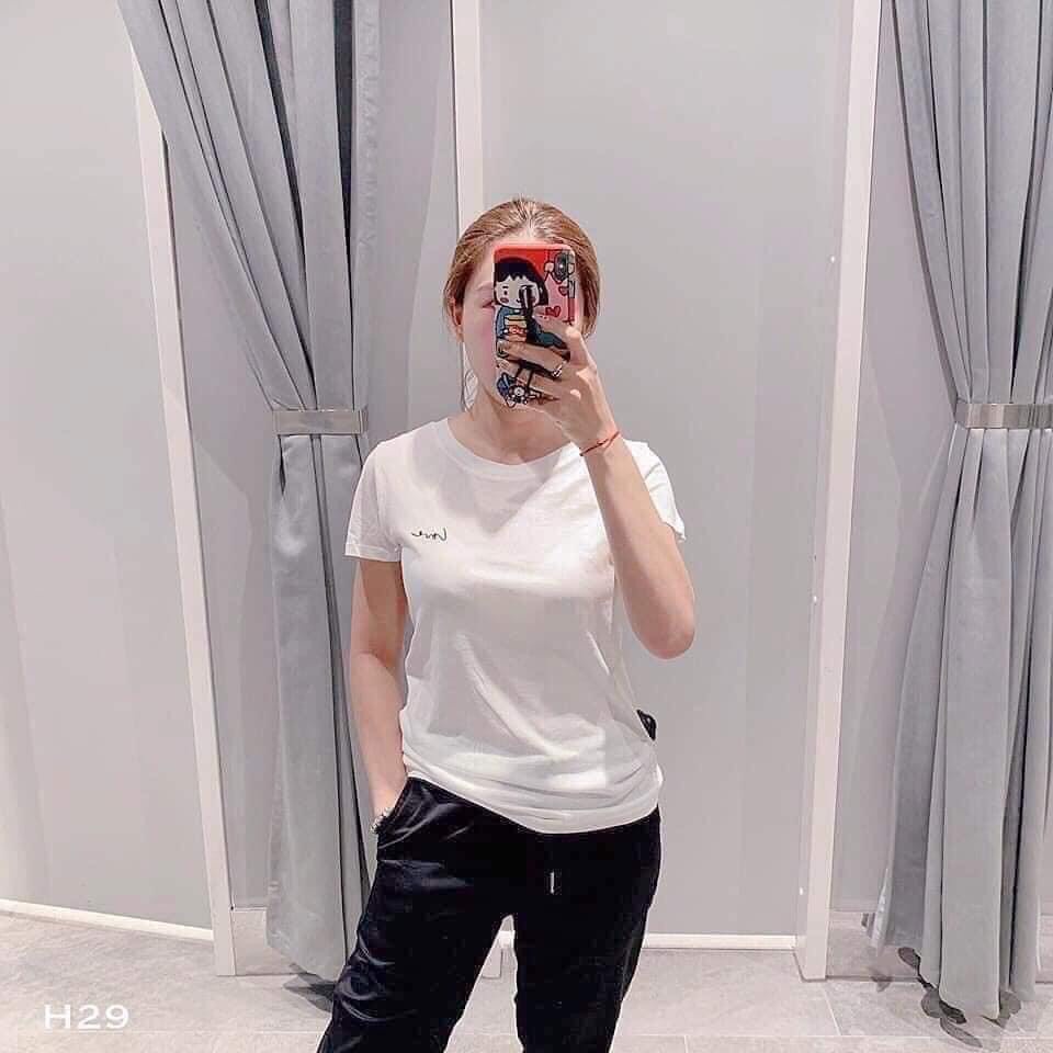 Áo phông nữ có chữ Love HM Auth