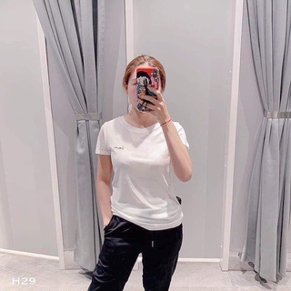 Áo phông nữ có chữ Love HM Auth