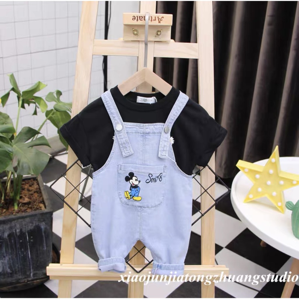 SET YẾM BÒ MICKY,HỔ VÀ ÁO TRONG 2 MÀU TRẮNG ĐEN CHO BÉ