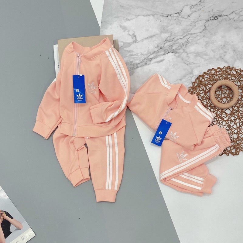 Bộ adidas cực xinh cho bé