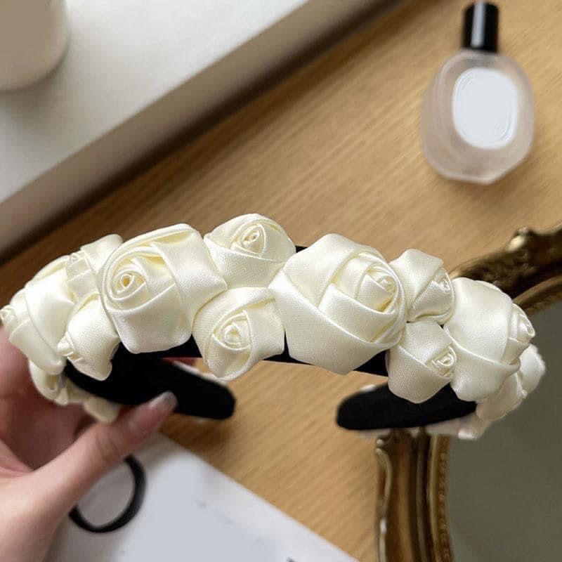 Cài tóc hoa hồng nàng ther