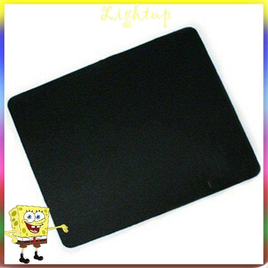 Miếng lót chuột chơi game bằng cao su tự nhiên chống trượt 18x22cm