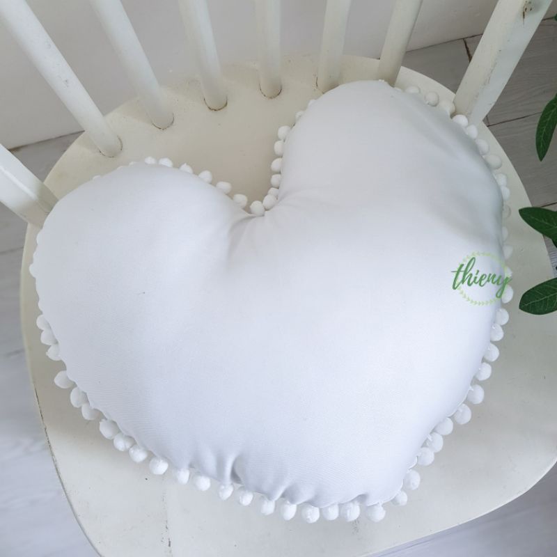 Gối trái tim màu ghi, Gối ôm đã nhồi bông 40x40cm. Vải Cotton cao cấp. Gối tựa trang trí viền pompom