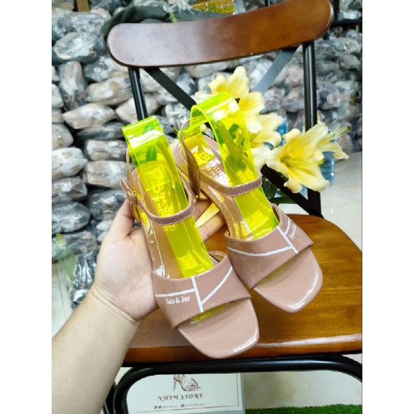 Giày sandanl mềm êm,đế cao su,cao 5cm