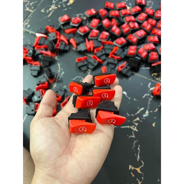 Nút đỏ pasing và nút đỏ đề máy