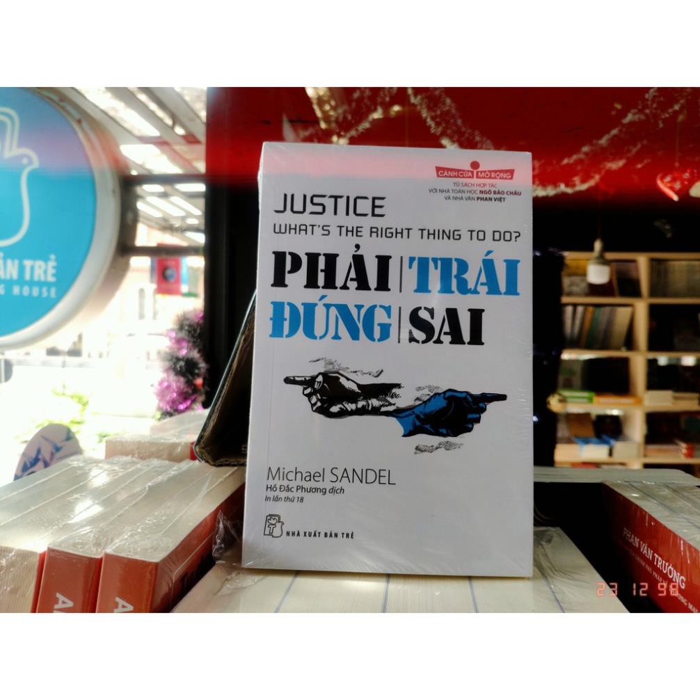 Sách - Phải Trái Đúng Sai - NXB Trẻ