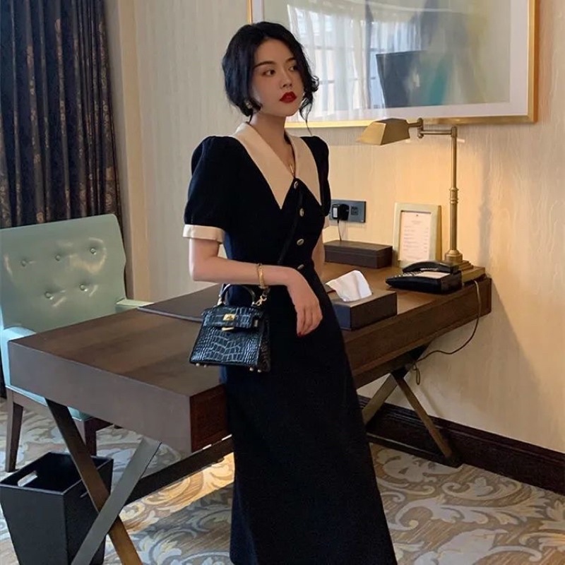 Váy đầm đen cổ vuông dáng dài, ngắn
