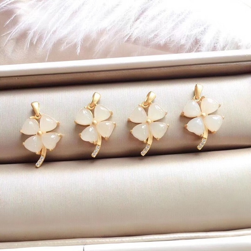 [Ready Stock]New White Jade Clover Pendant Fashion Necklace