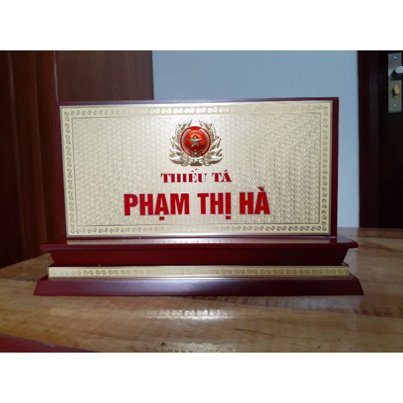 Biển chức danh để bàn đồng tam cấp mặt biển (12*24cm).bảng tên để bàn, kệ tên để bàn