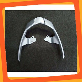 Cảng sau, tay dắt Spark gắn Si