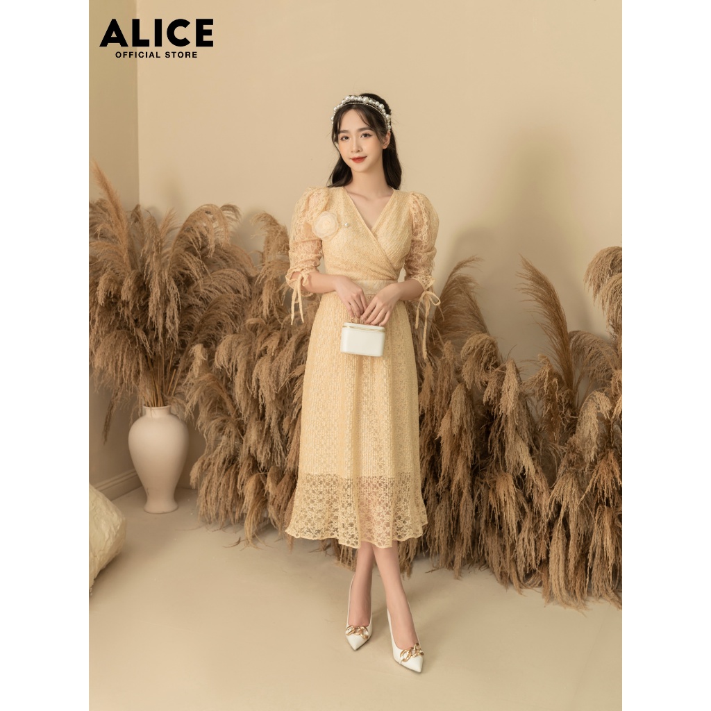 Váy Đầm Ren Công Sở ALICE Chất Vải Ren Lót Lụa Thiết Kế Váy Dập Ly Cổ Chữ V Kèm Hoa Cài Ngực V769